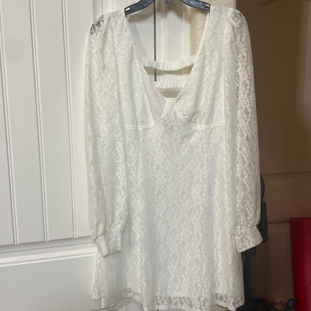 White lace long sleeve dress